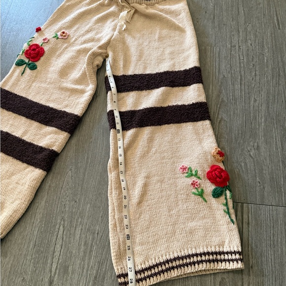 POL Sweater Pants w/Knitted Flowers NWOT - Picture 8 of 10
